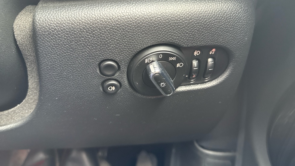 MINI Hatchback 135kW Cooper S Level 2 33kWh 3dr Auto Electric Hatchback - Image 31