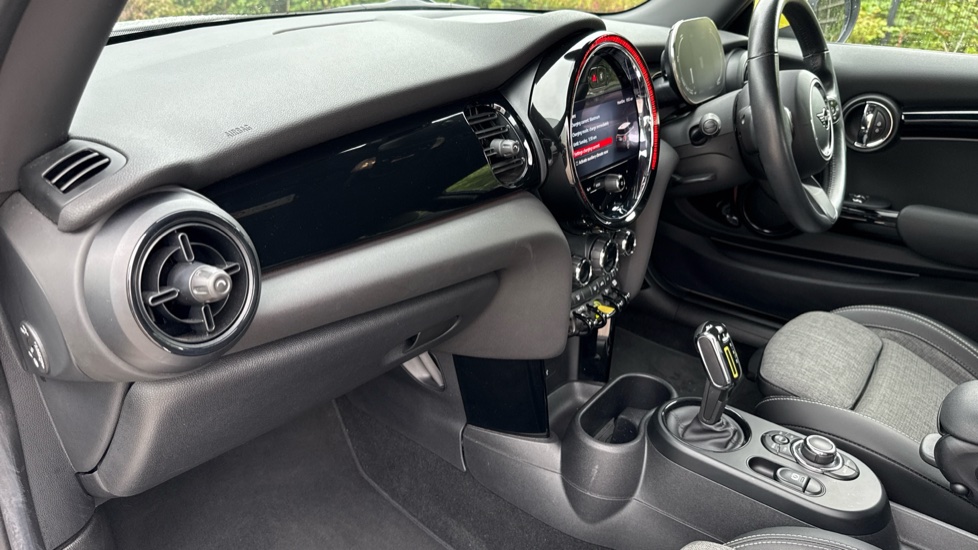 MINI Hatchback 135kW Cooper S Level 2 33kWh 3dr Auto Electric Hatchback - Image 38