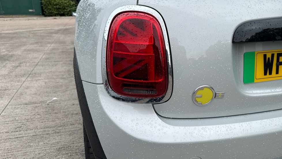 MINI Hatchback 135kW Cooper S Level 2 33kWh 3dr Auto Electric Hatchback - Image 42
