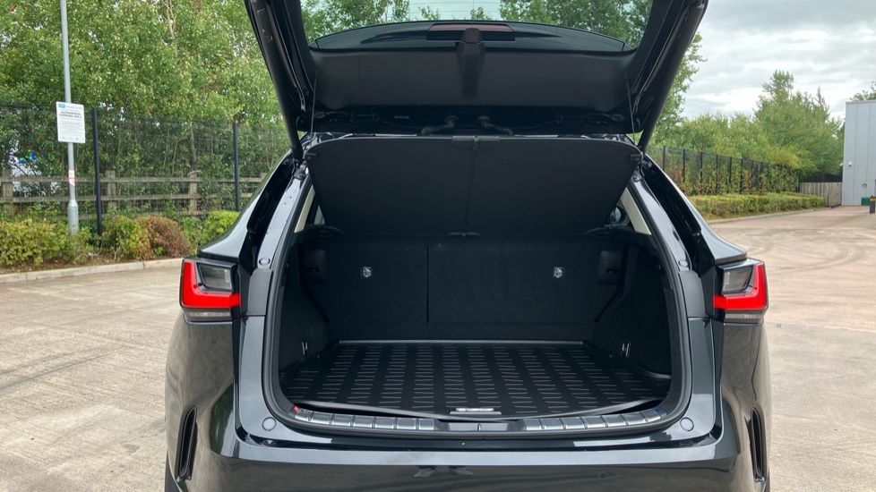 Lexus NX 350h 2.5 Takumi 5dr E-CVT [Pan roof] Hybrid Estate - Image 4