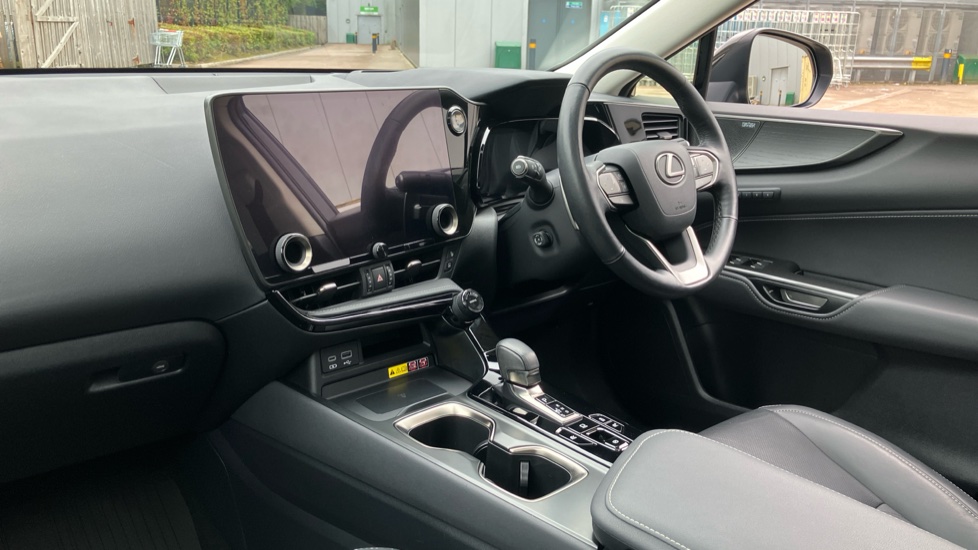 Lexus NX 350h 2.5 Takumi 5dr E-CVT [Pan roof] Hybrid Estate - Image 9