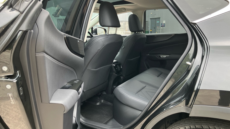 Lexus NX 350h 2.5 Takumi 5dr E-CVT [Pan roof] Hybrid Estate - Image 16