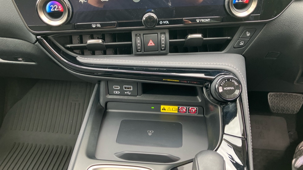 Lexus NX 350h 2.5 Takumi 5dr E-CVT [Pan roof] Hybrid Estate - Image 22