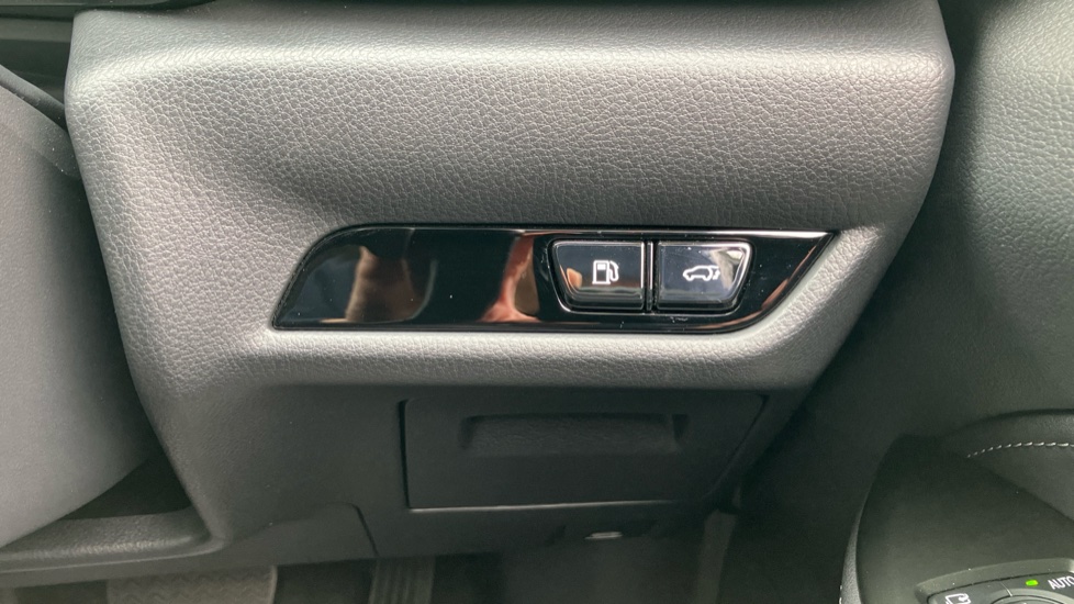 Lexus NX 350h 2.5 Takumi 5dr E-CVT [Pan roof] Hybrid Estate - Image 37