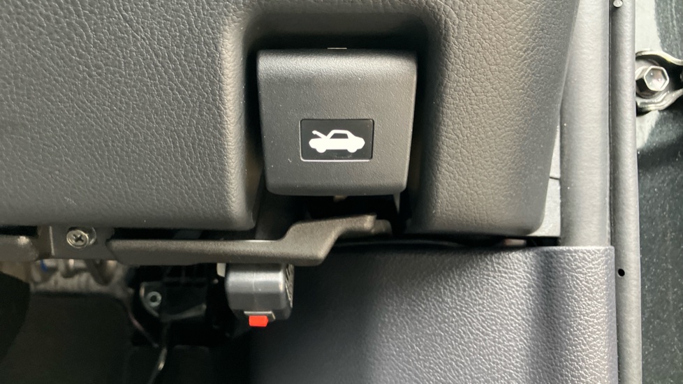 Lexus NX 350h 2.5 Takumi 5dr E-CVT [Pan roof] Hybrid Estate - Image 42