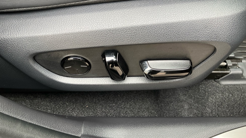 Lexus NX 350h 2.5 Takumi 5dr E-CVT [Pan roof] Hybrid Estate - Image 45
