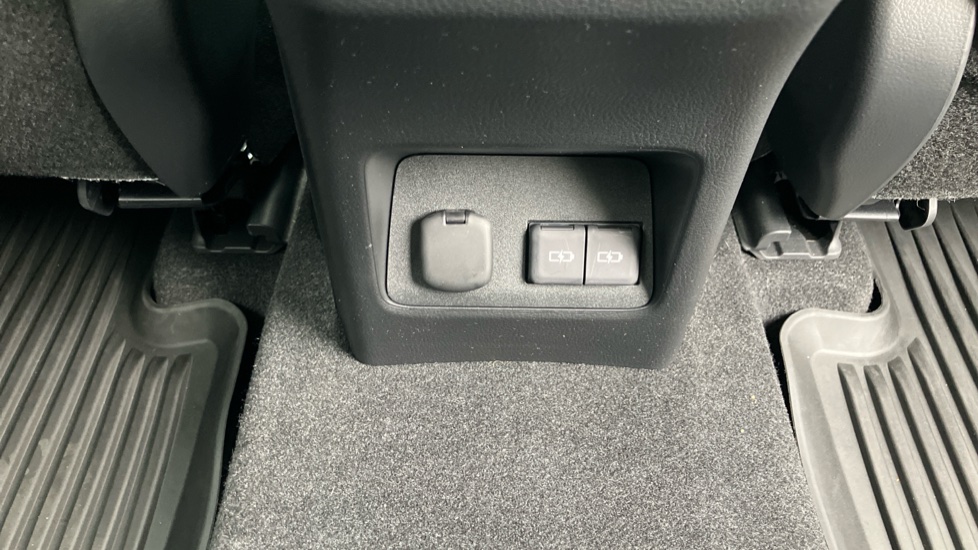 Lexus NX 350h 2.5 Takumi 5dr E-CVT [Pan roof] Hybrid Estate - Image 50