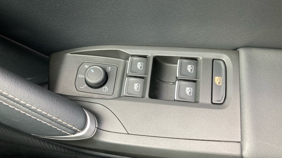 SEAT Leon 1.0 eTSI Xcellence Lux 5dr DSG Petrol Hatchback - Image 34
