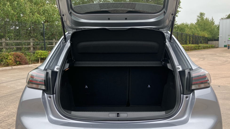 Peugeot 208 1.2 PureTech 100 Allure 5dr Petrol Hatchback - Image 4