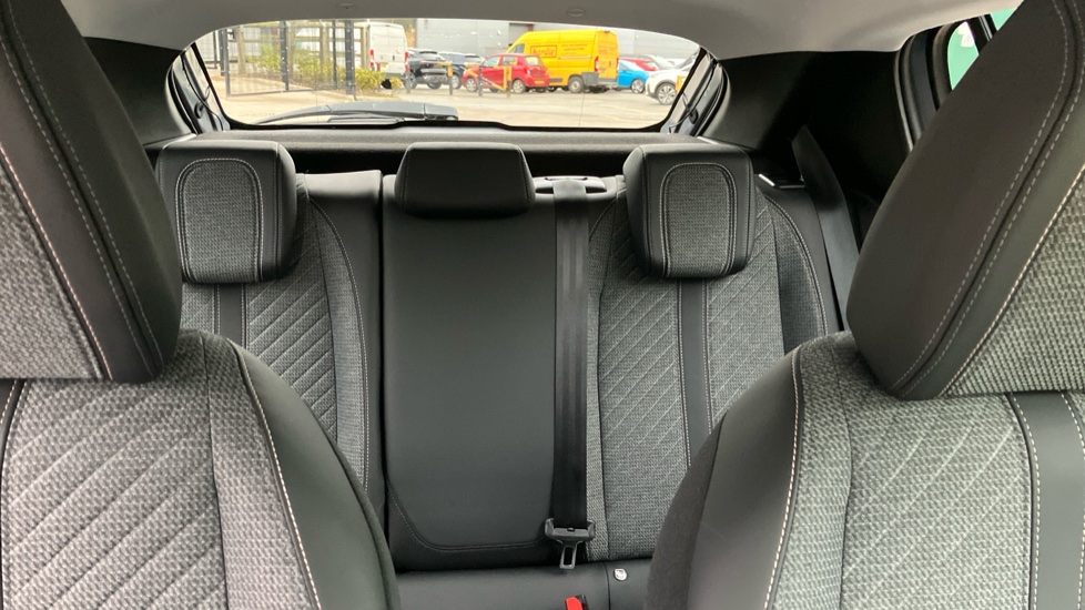Peugeot 208 1.2 PureTech 100 Allure 5dr Petrol Hatchback - Image 15