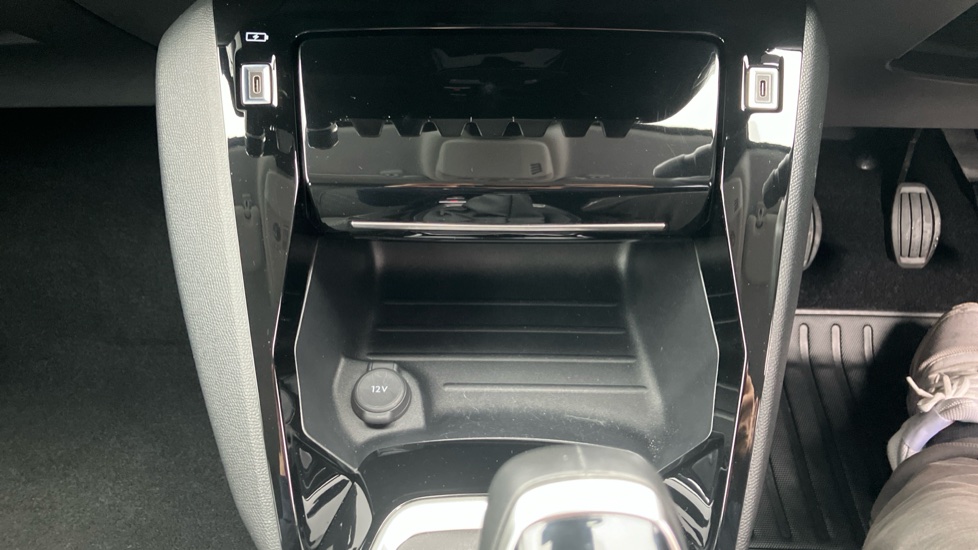 Peugeot 208 1.2 PureTech 100 Allure 5dr Petrol Hatchback - Image 24