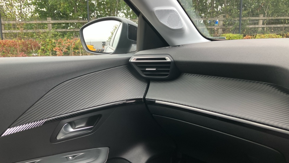 Peugeot 208 1.2 PureTech 100 Allure 5dr Petrol Hatchback - Image 28