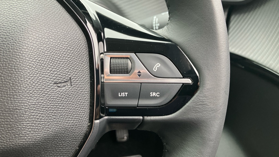 Peugeot 208 1.2 PureTech 100 Allure 5dr Petrol Hatchback - Image 33