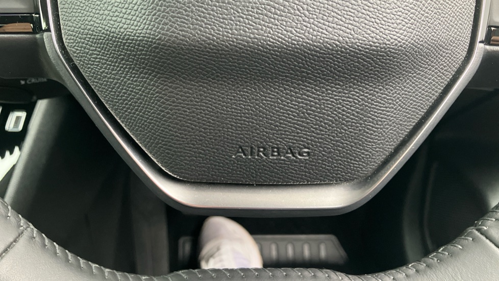 Peugeot 208 1.2 PureTech 100 Allure 5dr Petrol Hatchback - Image 34