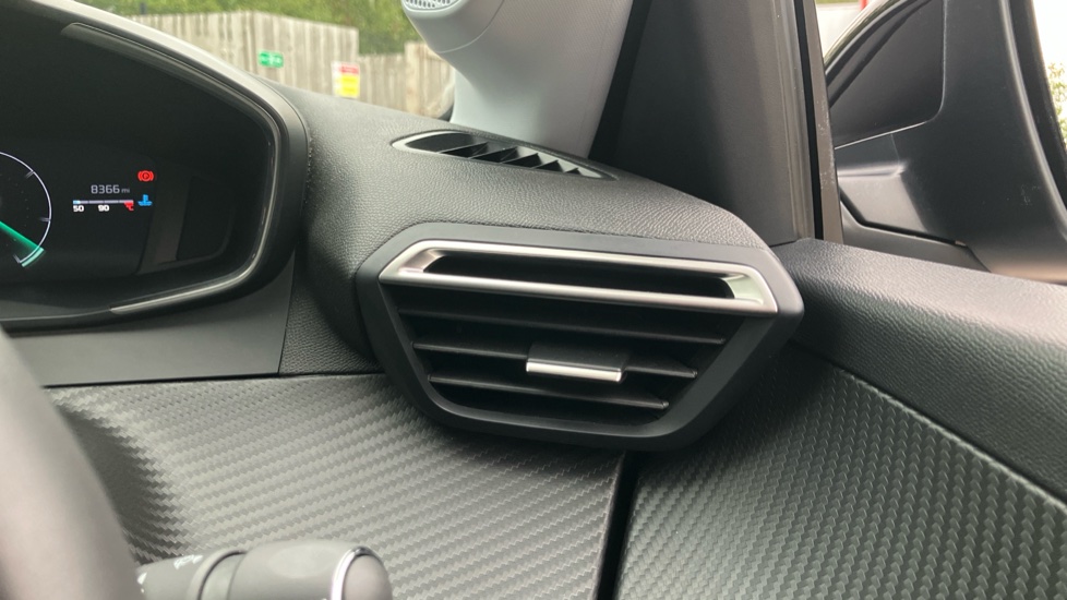 Peugeot 208 1.2 PureTech 100 Allure 5dr Petrol Hatchback - Image 38