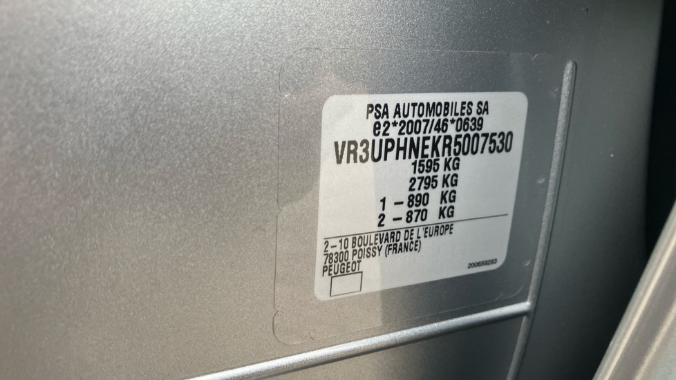 Peugeot 208 1.2 PureTech 100 Allure 5dr Petrol Hatchback - Image 53