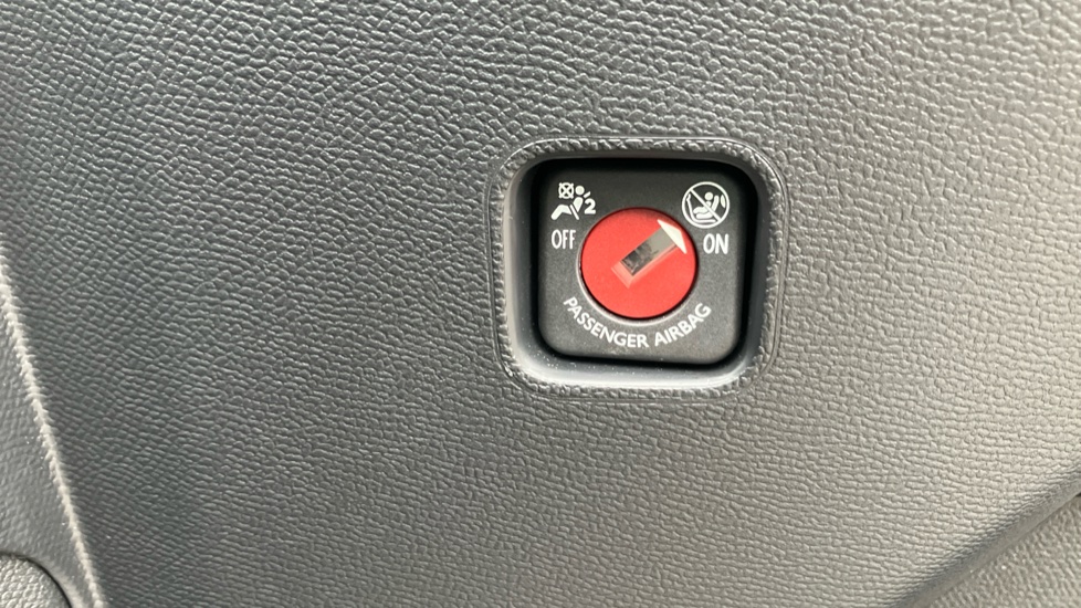 Peugeot 208 1.2 PureTech 100 Allure 5dr Petrol Hatchback - Image 54