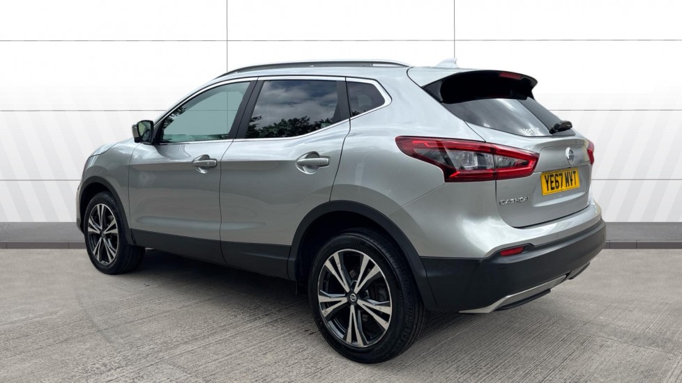Nissan Qashqai 1.5 dCi N-Connecta 5dr Diesel Hatchback - Image 2