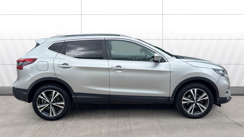 Nissan Qashqai 1.5 dCi N-Connecta 5dr Diesel Hatchback - Image 5