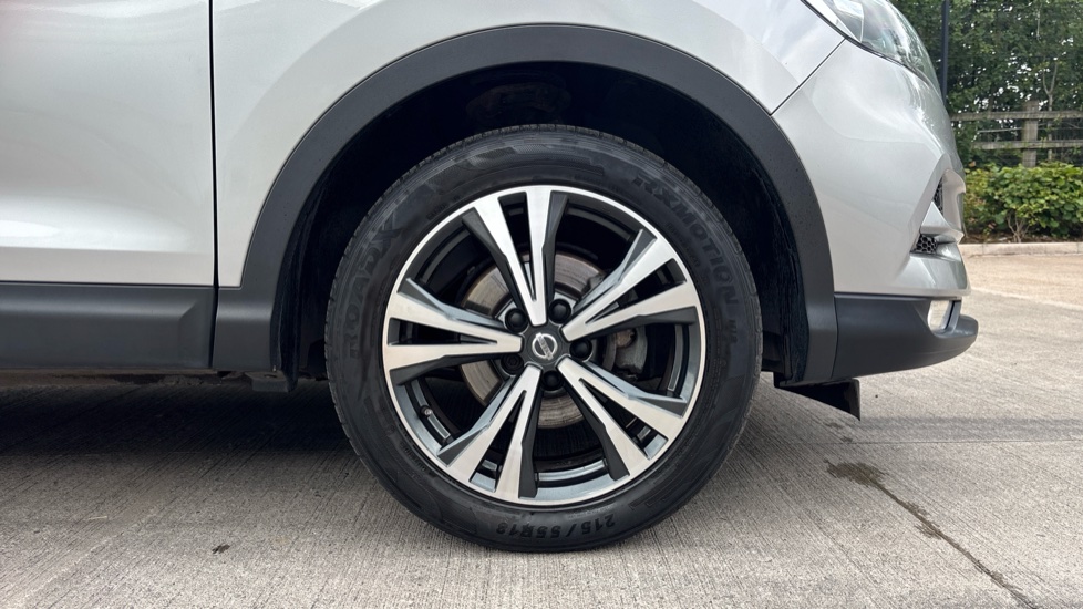 Nissan Qashqai 1.5 dCi N-Connecta 5dr Diesel Hatchback - Image 7