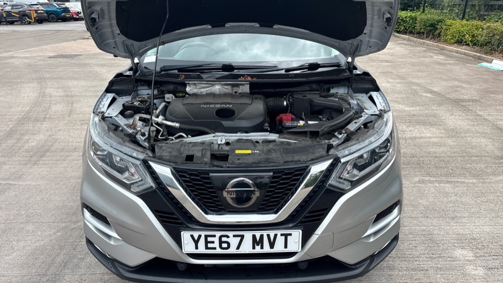 Nissan Qashqai 1.5 dCi N-Connecta 5dr Diesel Hatchback - Image 8