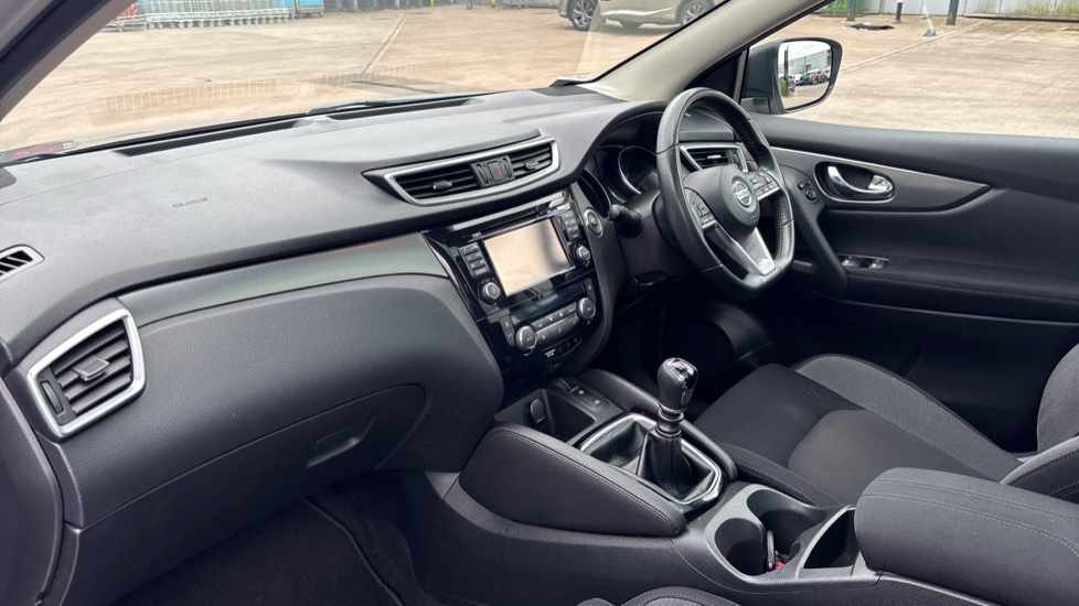 Nissan Qashqai 1.5 dCi N-Connecta 5dr Diesel Hatchback - Image 9