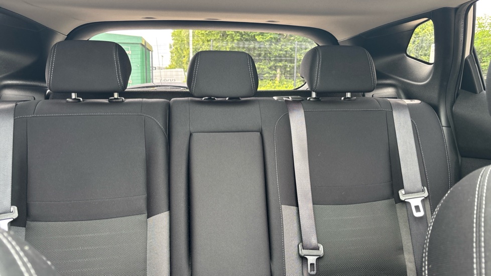 Nissan Qashqai 1.5 dCi N-Connecta 5dr Diesel Hatchback - Image 15