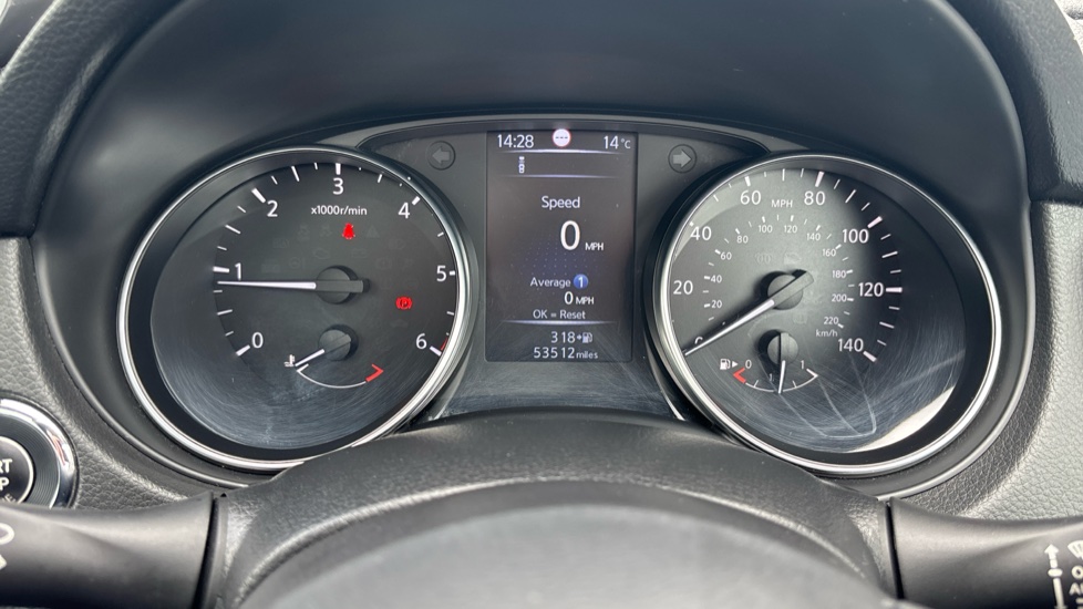 Nissan Qashqai 1.5 dCi N-Connecta 5dr Diesel Hatchback - Image 18