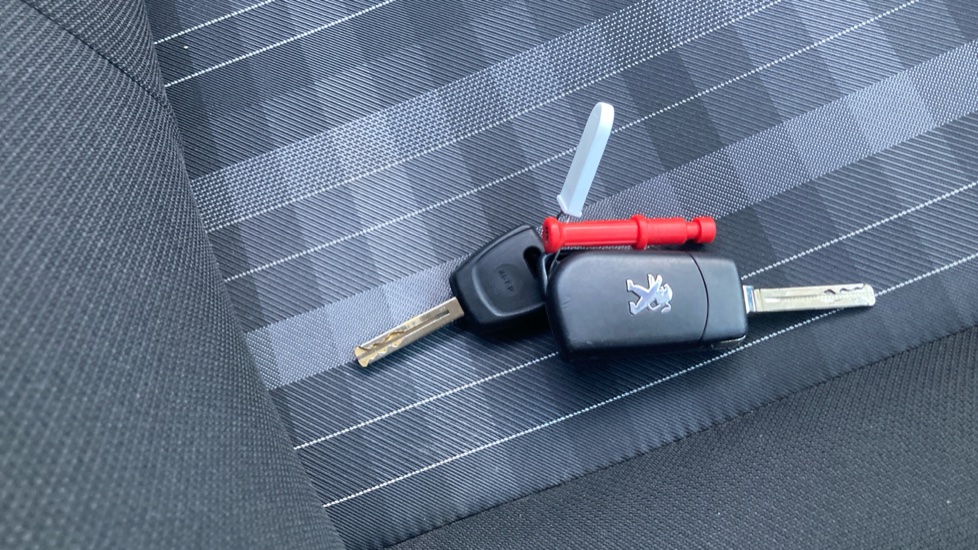 Peugeot 108 1.0 72 Active 3dr Petrol Hatchback - Image 20