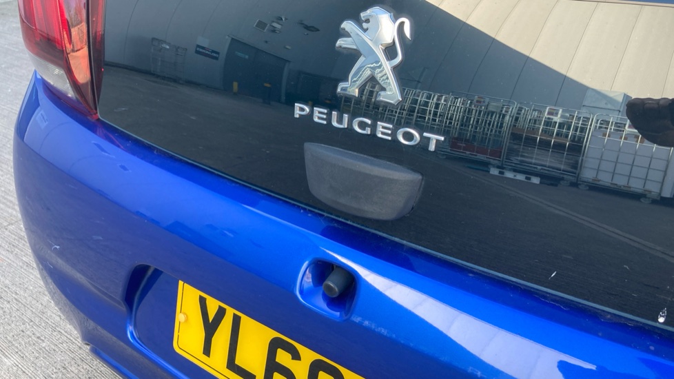 Peugeot 108 1.0 72 Active 3dr Petrol Hatchback - Image 38