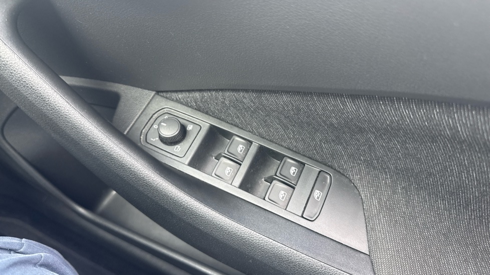 Skoda Kamiq 1.5 TSI SE L Executive 5dr Petrol Hatchback - Image 32