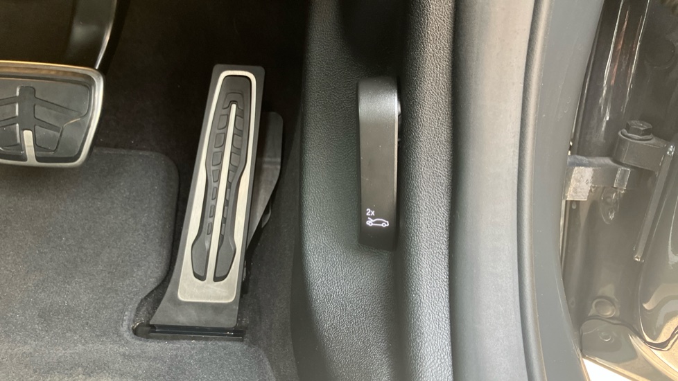 BMW 4 Series 420i M Sport Pro Edition 2dr Step Auto Petrol Coupe - Image 39