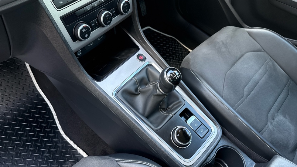 SEAT Ateca 1.5 TSI EVO Xperience 5dr Petrol Estate - Image 13