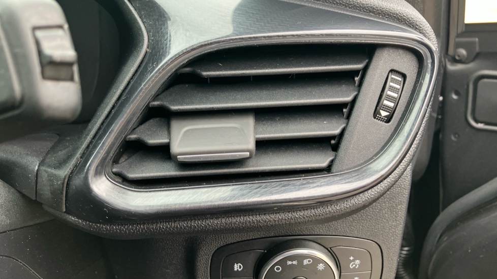 Ford Fiesta ST 1.5 EcoBoost ST-2 Navigation 3dr Petrol Hatchback - Image 35