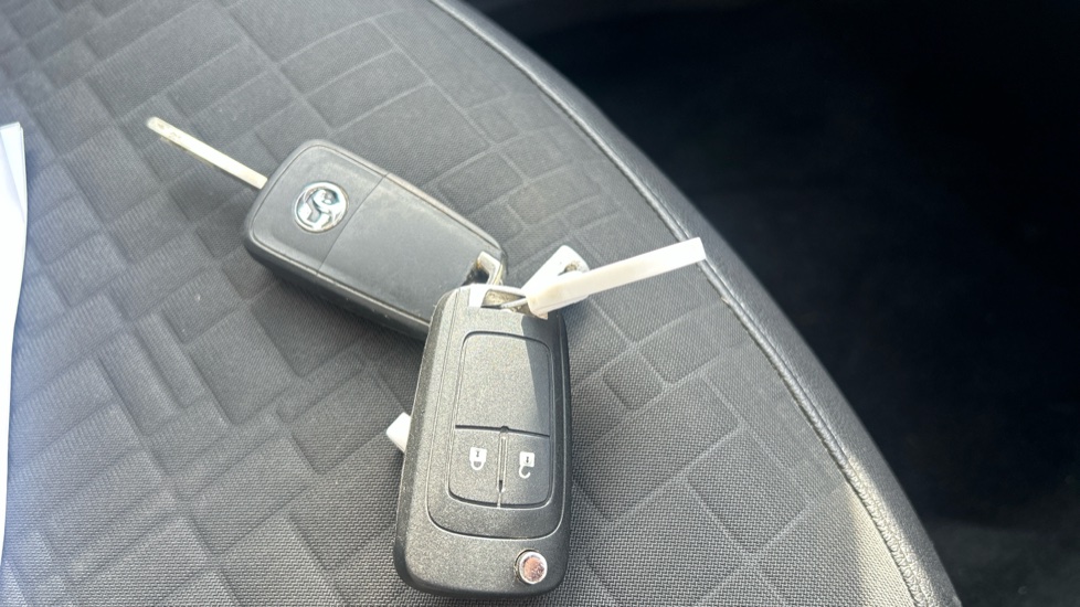 Vauxhall Corsa 1.4 SE 5dr Petrol Hatchback - Image 20