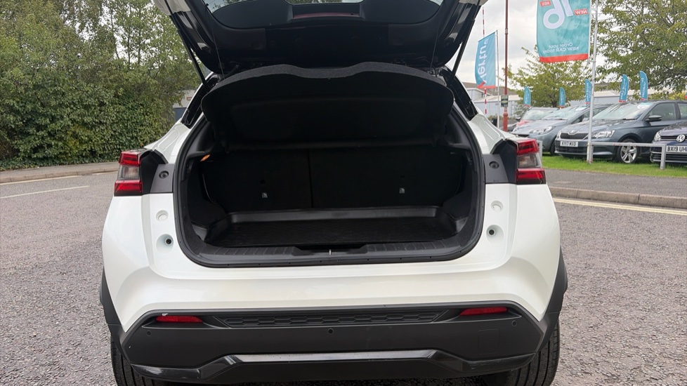 Nissan Juke 1.0 DiG-T 114 Tekna+ 5dr DCT Petrol Hatchback - Image 4
