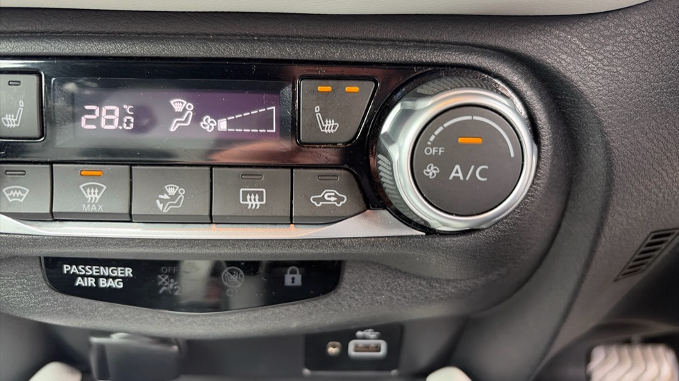 Nissan Juke 1.0 DiG-T 114 Tekna+ 5dr DCT Petrol Hatchback - Image 27