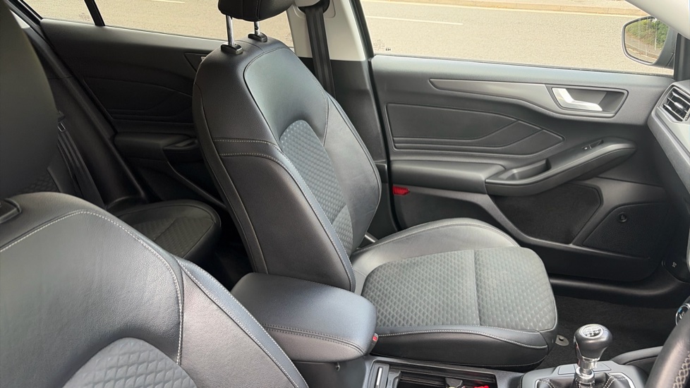Ford Focus 1.0 EcoBoost 125 Titanium X 5dr Petrol Hatchback - Image 14