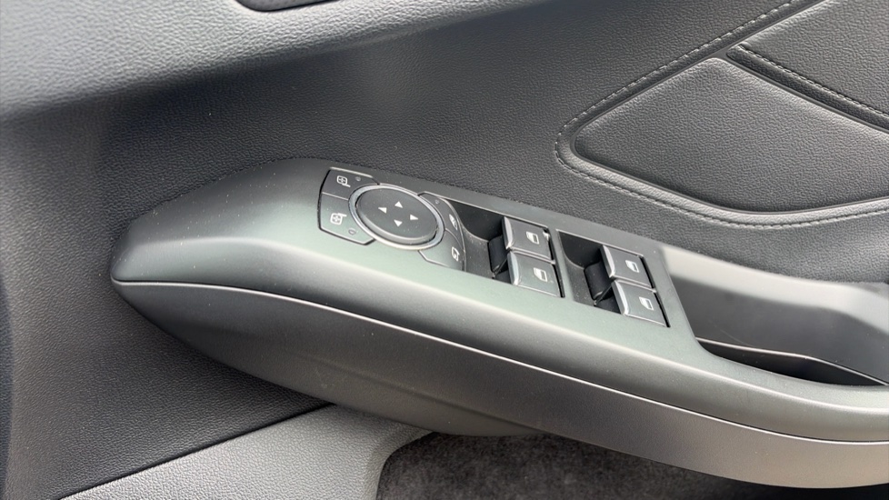Ford Focus 1.0 EcoBoost 125 Titanium X 5dr Petrol Hatchback - Image 33