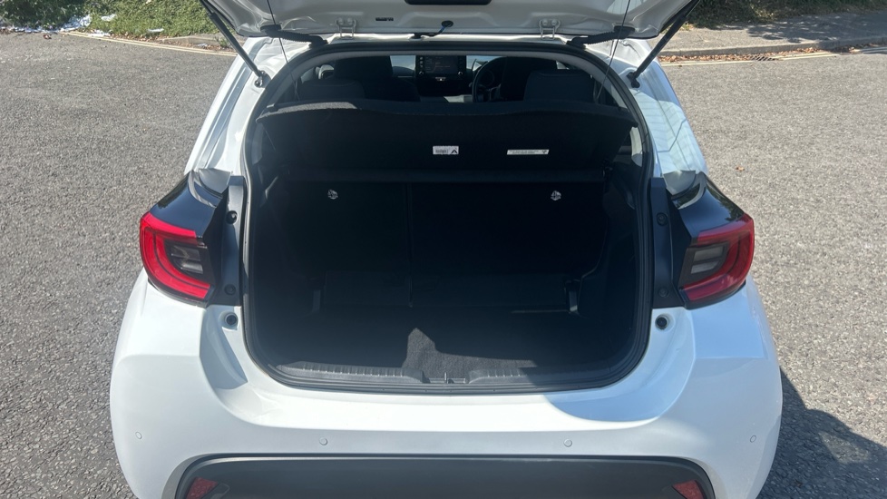 Toyota Yaris 1.5 Hybrid Design 5dr CVT Hybrid Hatchback - Image 4
