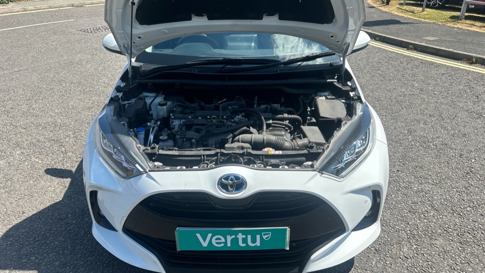 Toyota Yaris 1.5 Hybrid Design 5dr CVT Hybrid Hatchback - Image 8
