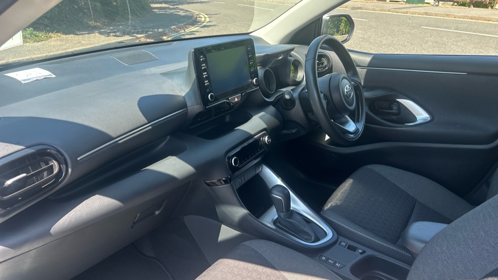 Toyota Yaris 1.5 Hybrid Design 5dr CVT Hybrid Hatchback - Image 9