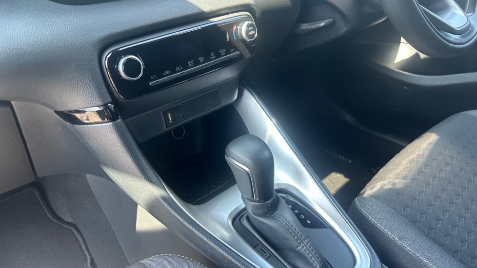 Toyota Yaris 1.5 Hybrid Design 5dr CVT Hybrid Hatchback - Image 13