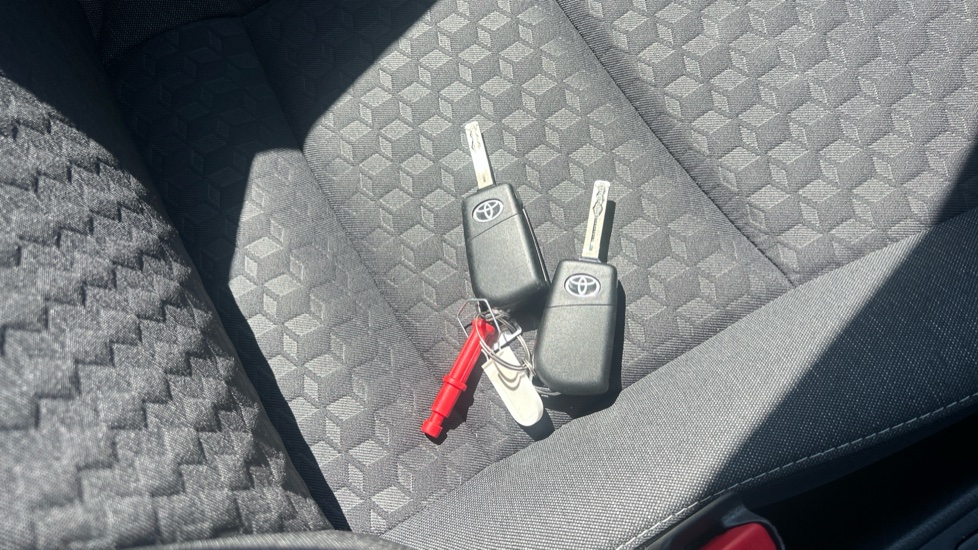 Toyota Yaris 1.5 Hybrid Design 5dr CVT Hybrid Hatchback - Image 20
