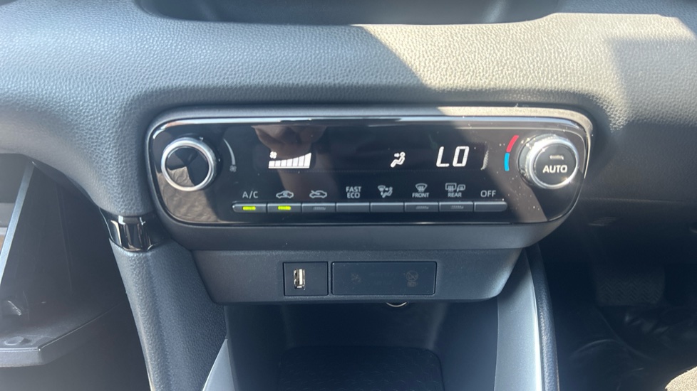 Toyota Yaris 1.5 Hybrid Design 5dr CVT Hybrid Hatchback - Image 26
