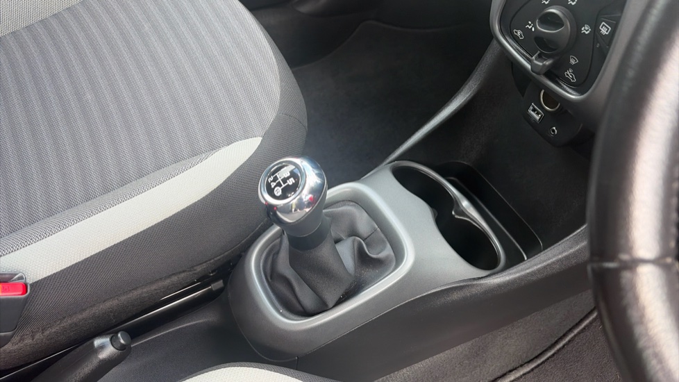 Toyota Aygo 1.0 VVT-i X-Play 5dr Petrol Hatchback - Image 13