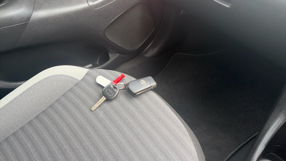 Toyota Aygo 1.0 VVT-i X-Play 5dr Petrol Hatchback - Image 20
