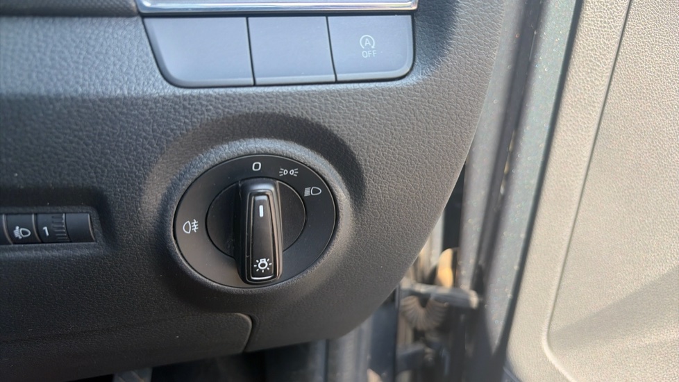 Skoda Fabia 1.2 TSI SE 5dr Petrol Hatchback - Image 28