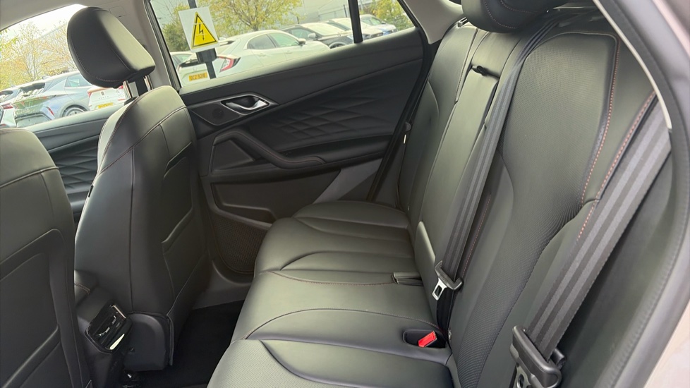 MG HS 1.5 T-GDI Hybrid+ Trophy 5dr Auto Hybrid Hatchback - Image 16