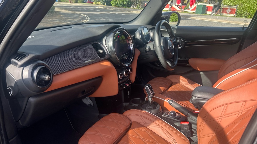 MINI Hatchback 1.5 Cooper Exclusive 5dr Auto Petrol Hatchback - Image 9